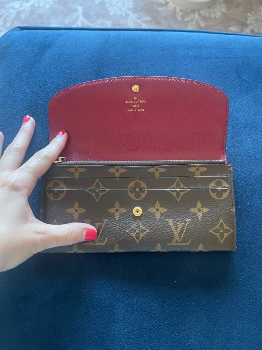 LV Wallet with Raspberry Button and Zipper Tag - Picture 2 of 6
